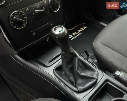 Красный Мерседес А класс, объемом двигателя 1.99 л и пробегом 300 тыс. км за 4900 $, фото 42 на Automoto.ua