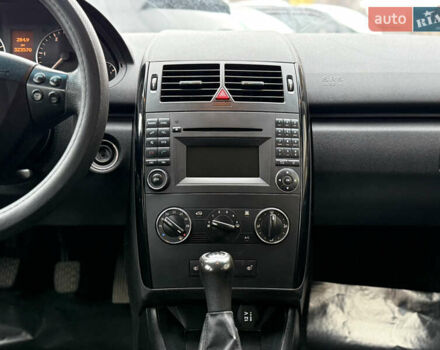 Красный Мерседес А класс, объемом двигателя 1.99 л и пробегом 300 тыс. км за 4900 $, фото 38 на Automoto.ua