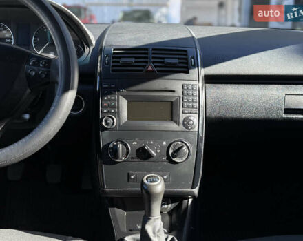 Мерседес А клас 2009 у Одесі на Automoto.ua Червоний Мерседес А клас, об'ємом двигуна 1.99 л та пробігом 300 тис. км за 5500 $, фото 40 на Automoto.ua