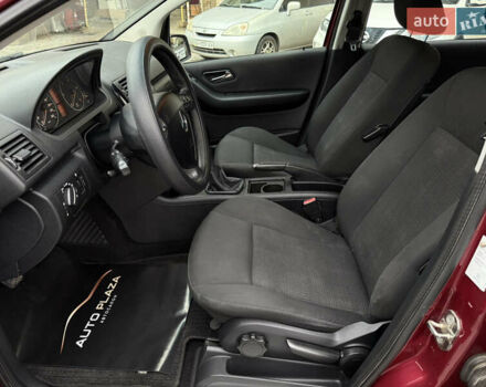 Красный Мерседес А класс, объемом двигателя 1.99 л и пробегом 300 тыс. км за 4900 $, фото 30 на Automoto.ua