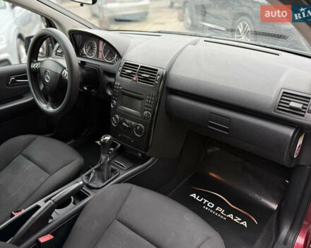 Красный Мерседес А класс, объемом двигателя 1.99 л и пробегом 300 тыс. км за 4900 $, фото 35 на Automoto.ua