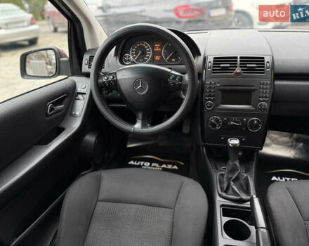 Красный Мерседес А класс, объемом двигателя 1.99 л и пробегом 300 тыс. км за 4900 $, фото 41 на Automoto.ua