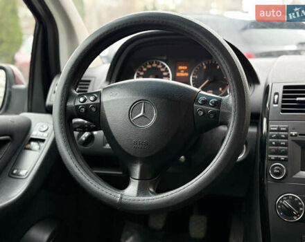 Красный Мерседес А класс, объемом двигателя 1.99 л и пробегом 300 тыс. км за 4900 $, фото 39 на Automoto.ua