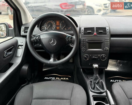 Красный Мерседес А класс, объемом двигателя 1.99 л и пробегом 300 тыс. км за 4900 $, фото 37 на Automoto.ua