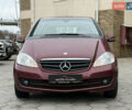 Красный Мерседес А класс, объемом двигателя 1.99 л и пробегом 300 тыс. км за 4900 $, фото 2 на Automoto.ua