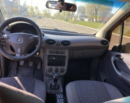 Красный Мерседес А класс, объемом двигателя 1.4 л и пробегом 188 тыс. км за 3600 $, фото 4 на Automoto.ua