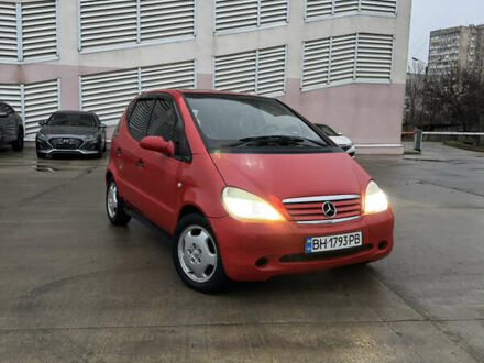 Красный Мерседес А класс, объемом двигателя 1.6 л и пробегом 268 тыс. км за 2999 $, фото 1 на Automoto.ua