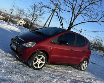 Красный Мерседес А класс, объемом двигателя 1.6 л и пробегом 248 тыс. км за 4000 $, фото 1 на Automoto.ua