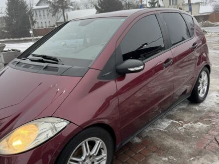 Красный Мерседес А класс, объемом двигателя 2 л и пробегом 321 тыс. км за 4000 $, фото 1 на Automoto.ua