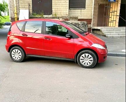 Красный Мерседес А класс, объемом двигателя 1.6 л и пробегом 206 тыс. км за 5000 $, фото 1 на Automoto.ua