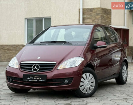 Красный Мерседес А класс, объемом двигателя 1.99 л и пробегом 300 тыс. км за 4900 $, фото 1 на Automoto.ua