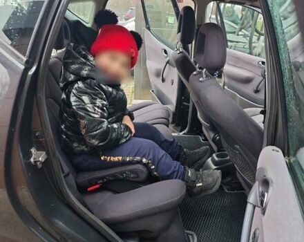 Серый Мерседес А класс, объемом двигателя 1.4 л и пробегом 250 тыс. км за 3500 $, фото 2 на Automoto.ua