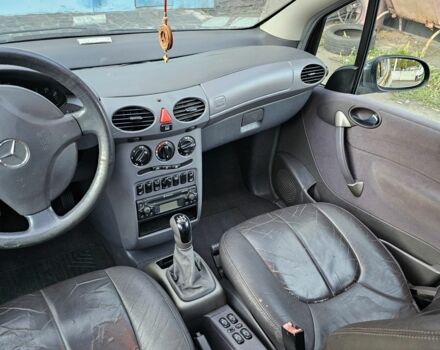 Серый Мерседес А класс, объемом двигателя 1.6 л и пробегом 176 тыс. км за 2100 $, фото 5 на Automoto.ua