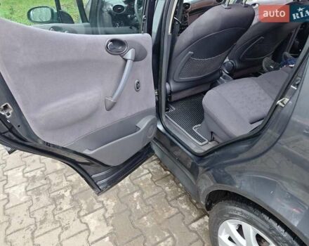 Серый Мерседес А класс, объемом двигателя 1.4 л и пробегом 250 тыс. км за 3500 $, фото 5 на Automoto.ua