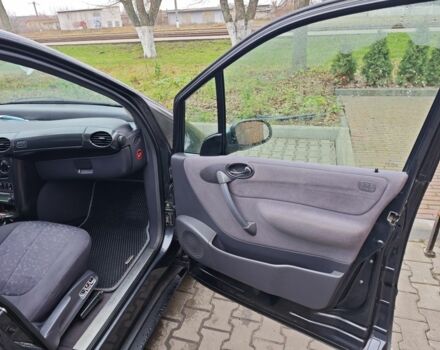 Серый Мерседес А класс, объемом двигателя 1.4 л и пробегом 250 тыс. км за 3500 $, фото 4 на Automoto.ua