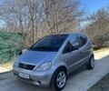 Серый Мерседес А класс, объемом двигателя 1.6 л и пробегом 220 тыс. км за 3500 $, фото 1 на Automoto.ua