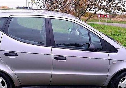 Мерседес А класс 1998 в Ровно на Automoto.ua Серый Мерседес А класс, объемом двигателя 1.4 л и пробегом 322 тыс. км за 2300 $, фото 4 на Automoto.ua