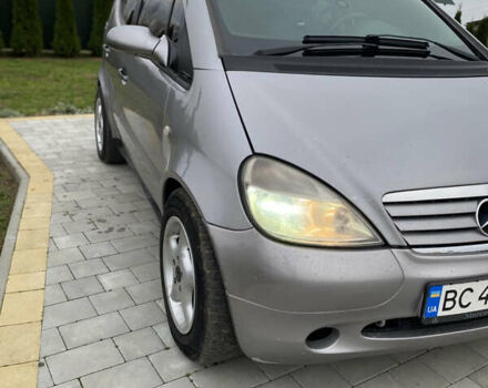 Серый Мерседес А класс, объемом двигателя 1.6 л и пробегом 195 тыс. км за 3000 $, фото 3 на Automoto.ua