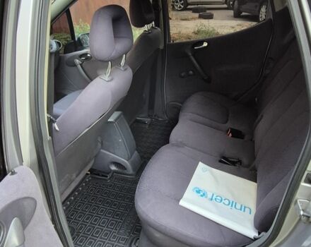 Мерседес А класс 1999 в Полтаве на Automoto.ua Серый Мерседес А класс, объемом двигателя 1.7 л и пробегом 257 тыс. км за 3800 $, фото 5 на Automoto.ua