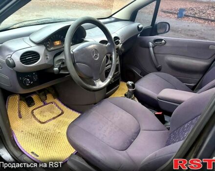 Серый Мерседес А класс, объемом двигателя 1.4 л и пробегом 230 тыс. км за 2950 $, фото 5 на Automoto.ua