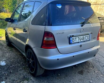 Серый Мерседес А класс, объемом двигателя 1.4 л и пробегом 180 тыс. км за 4000 $, фото 1 на Automoto.ua