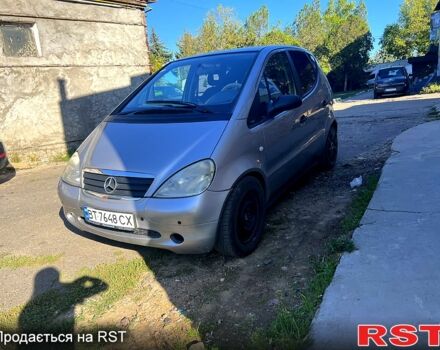 Серый Мерседес А класс, объемом двигателя 1.4 л и пробегом 180 тыс. км за 4000 $, фото 3 на Automoto.ua