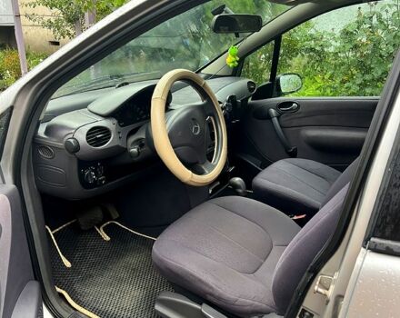 Серый Мерседес А класс, объемом двигателя 1.4 л и пробегом 180 тыс. км за 4000 $, фото 4 на Automoto.ua