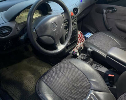 Серый Мерседес А класс, объемом двигателя 1.9 л и пробегом 240 тыс. км за 2900 $, фото 4 на Automoto.ua