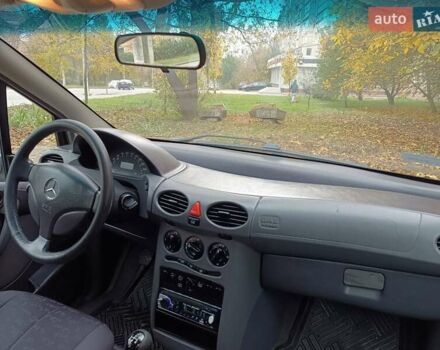 Мерседес А класс 2000 в Виннице на Automoto.ua Серый Мерседес А класс, объемом двигателя 1.6 л и пробегом 177 тыс. км за 4000 $, фото 10 на Automoto.ua