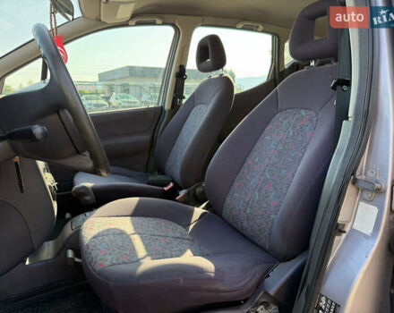 Серый Мерседес А класс, объемом двигателя 1.7 л и пробегом 251 тыс. км за 3600 $, фото 6 на Automoto.ua