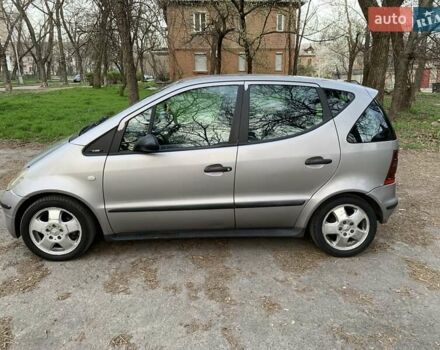 Серый Мерседес А класс, объемом двигателя 1.69 л и пробегом 290 тыс. км за 2900 $, фото 2 на Automoto.ua