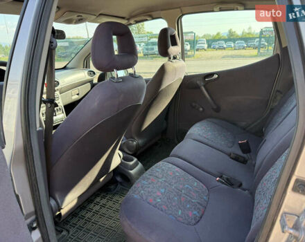 Серый Мерседес А класс, объемом двигателя 1.7 л и пробегом 251 тыс. км за 3600 $, фото 8 на Automoto.ua