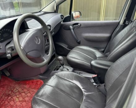 Серый Мерседес А класс, объемом двигателя 1.4 л и пробегом 205 тыс. км за 3250 $, фото 3 на Automoto.ua