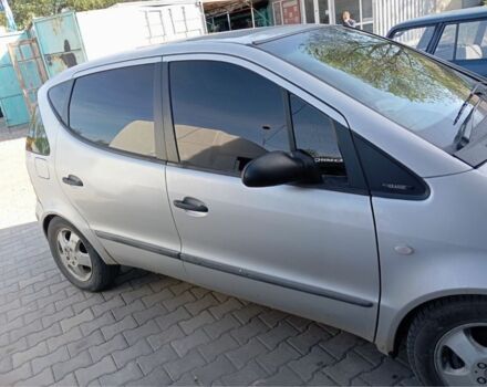 Сірий Мерседес А клас, об'ємом двигуна 1.7 л та пробігом 350 тис. км за 3200 $, фото 1 на Automoto.ua