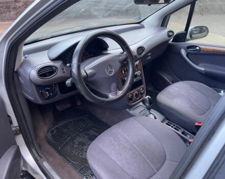 Серый Мерседес А класс, объемом двигателя 1.7 л и пробегом 125 тыс. км за 950 $, фото 4 на Automoto.ua