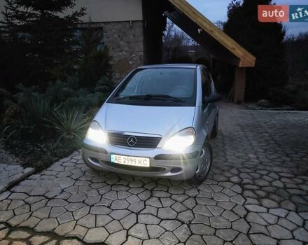 Серый Мерседес А класс, объемом двигателя 1.4 л и пробегом 220 тыс. км за 3800 $, фото 3 на Automoto.ua