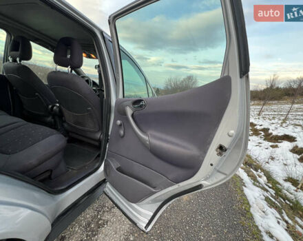 Серый Мерседес А класс, объемом двигателя 1.7 л и пробегом 213 тыс. км за 2999 $, фото 19 на Automoto.ua