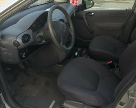 Серый Мерседес А класс, объемом двигателя 1.4 л и пробегом 250 тыс. км за 3000 $, фото 5 на Automoto.ua