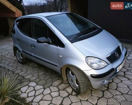 Серый Мерседес А класс, объемом двигателя 1.4 л и пробегом 220 тыс. км за 3800 $, фото 1 на Automoto.ua