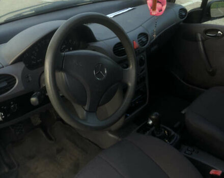 Серый Мерседес А класс, объемом двигателя 1.4 л и пробегом 250 тыс. км за 3000 $, фото 6 на Automoto.ua