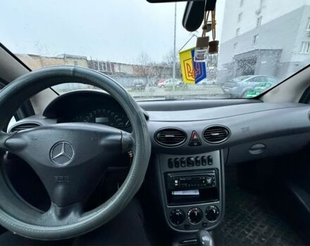 Серый Мерседес А класс, объемом двигателя 1.7 л и пробегом 300 тыс. км за 1893 $, фото 4 на Automoto.ua