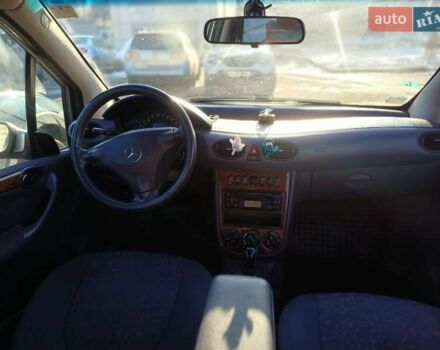 Серый Мерседес А класс, объемом двигателя 1.6 л и пробегом 170 тыс. км за 4000 $, фото 5 на Automoto.ua