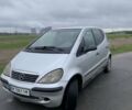 Серый Мерседес А класс, объемом двигателя 1.7 л и пробегом 300 тыс. км за 3000 $, фото 1 на Automoto.ua