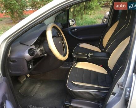 Серый Мерседес А класс, объемом двигателя 1.4 л и пробегом 220 тыс. км за 3000 $, фото 2 на Automoto.ua