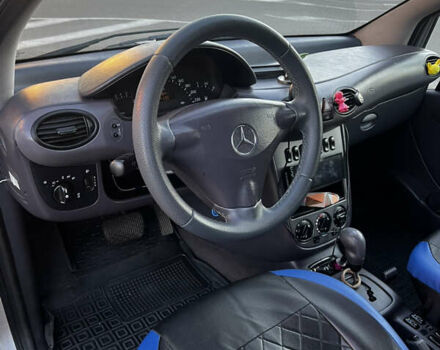 Серый Мерседес А класс, объемом двигателя 1.6 л и пробегом 246 тыс. км за 3500 $, фото 4 на Automoto.ua