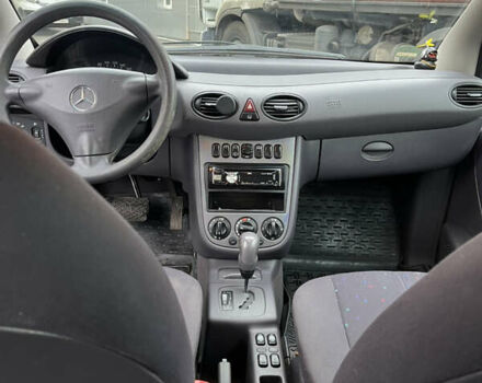 Серый Мерседес А класс, объемом двигателя 1.69 л и пробегом 163 тыс. км за 4200 $, фото 5 на Automoto.ua