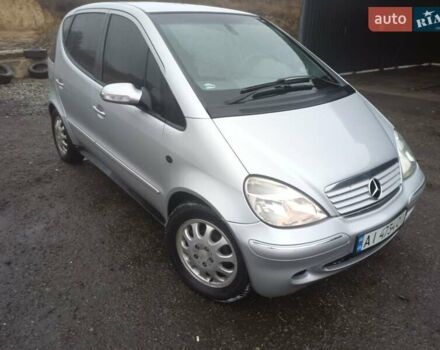 Серый Мерседес А класс, объемом двигателя 1.6 л и пробегом 200 тыс. км за 4500 $, фото 1 на Automoto.ua