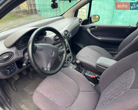 Серый Мерседес А класс, объемом двигателя 1.6 л и пробегом 278 тыс. км за 2500 $, фото 7 на Automoto.ua