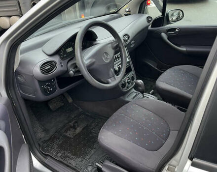 Серый Мерседес А класс, объемом двигателя 1.69 л и пробегом 163 тыс. км за 4200 $, фото 1 на Automoto.ua