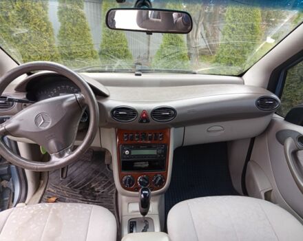 Серый Мерседес А класс, объемом двигателя 1.7 л и пробегом 300 тыс. км за 2500 $, фото 7 на Automoto.ua